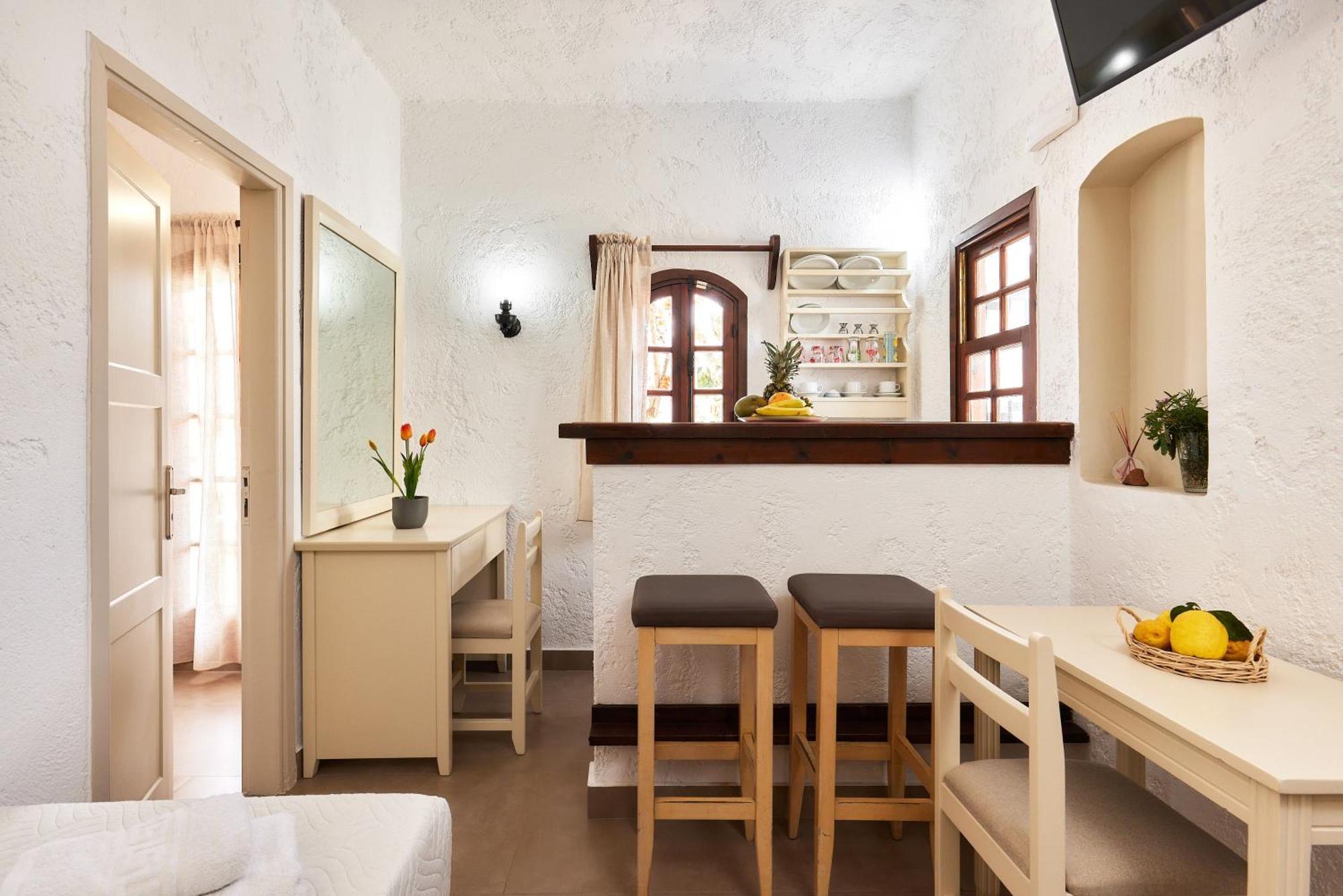 Mila Malia Studios Hotel エクステリア 写真