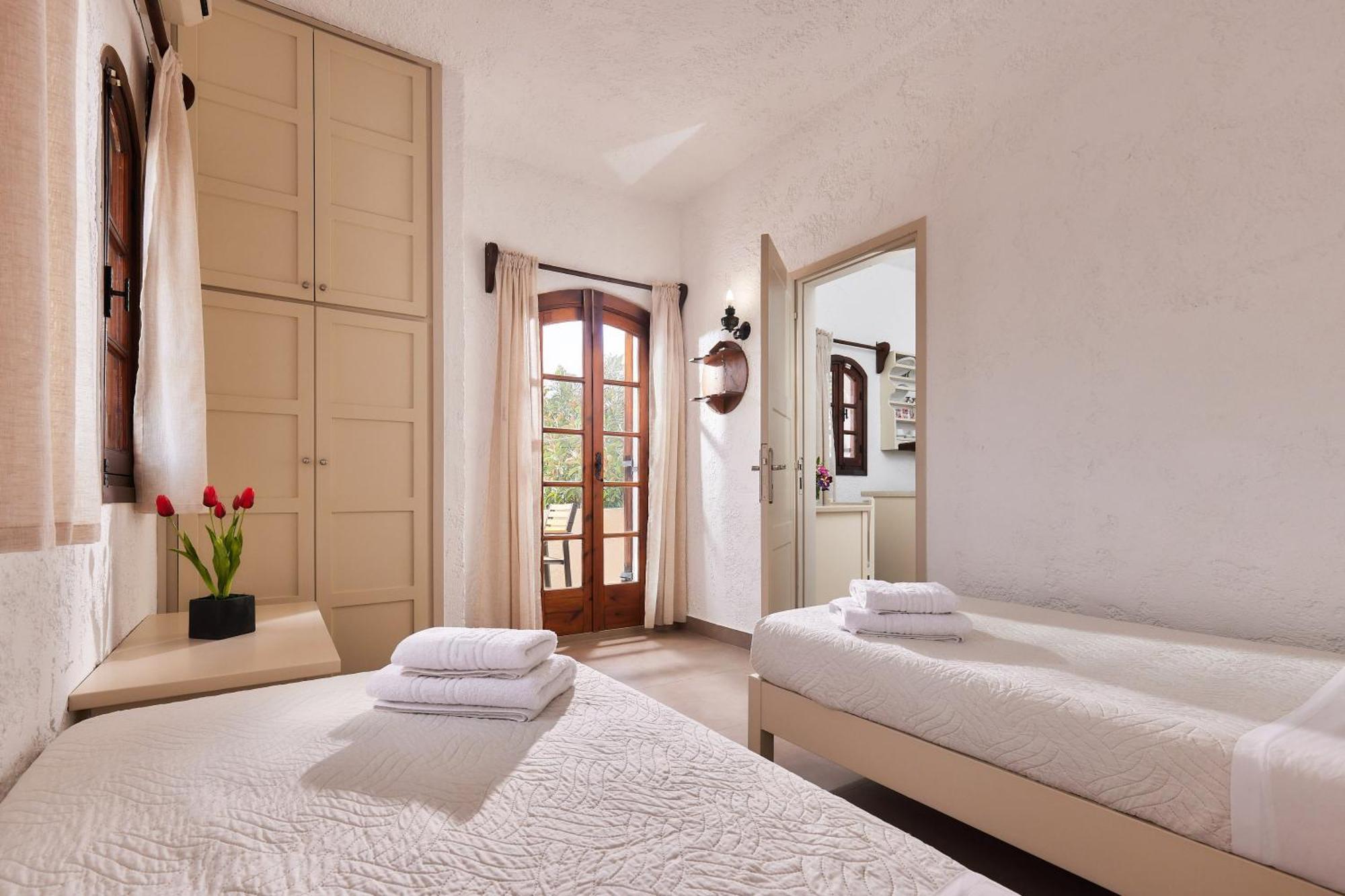 Mila Malia Studios Hotel エクステリア 写真