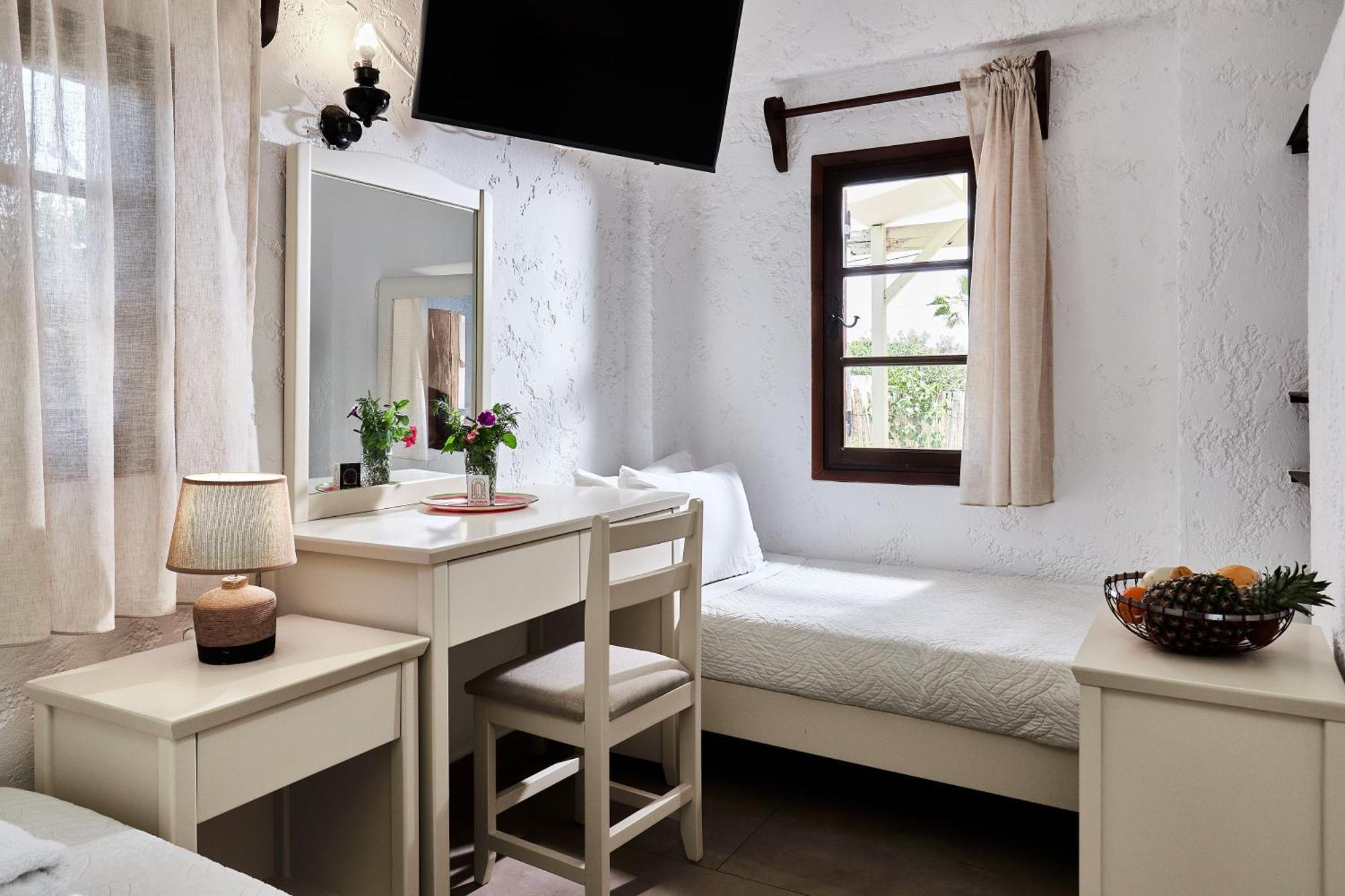 Mila Malia Studios Hotel エクステリア 写真